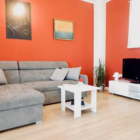 Guest house Ground Floor With Spacious Backyard