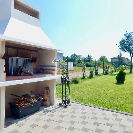 Guest house Ground Floor With Spacious Backyard 3*