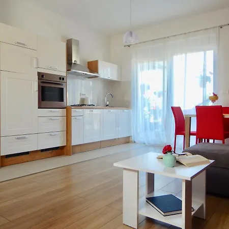 Ground Floor With Spacious Backyard Guest house Pula