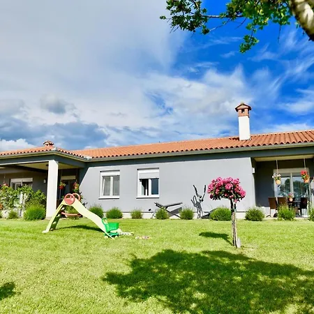 Ground Floor With Spacious Backyard Guest house Pula