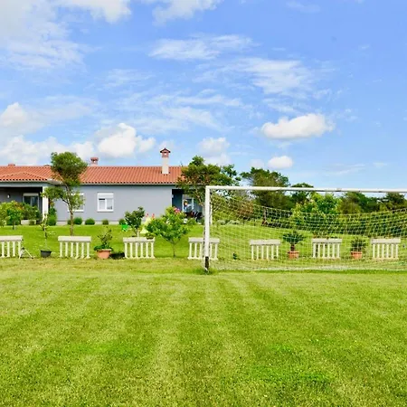 Ground Floor With Spacious Backyard Guest house 3*