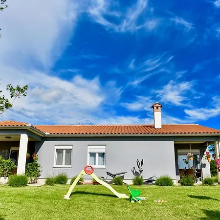 Guest house Ground Floor With Spacious Backyard
