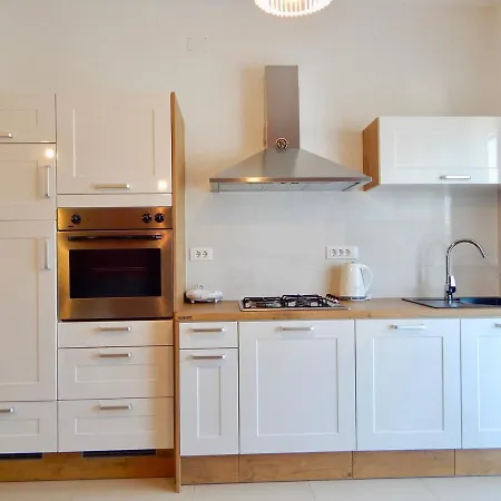 Ground Floor With Spacious Backyard Guest house 3*