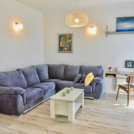 Pensjonat Ground Floor With Spacious Backyard