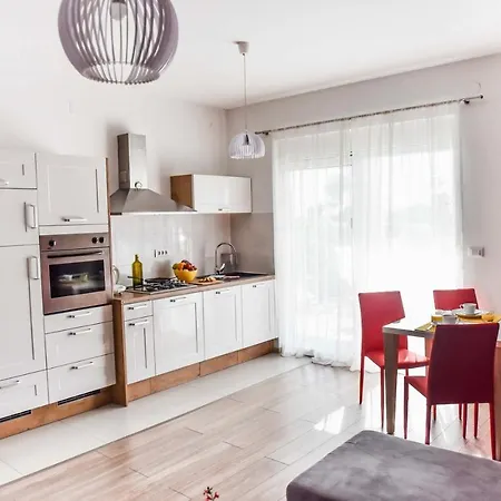 Pensjonat Ground Floor With Spacious Backyard