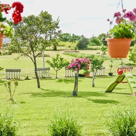 Pensjonat Ground Floor With Spacious Backyard